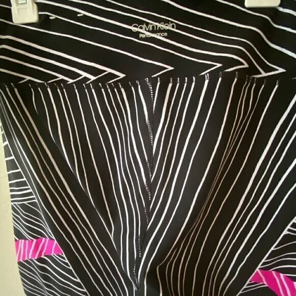 NWT Calvin Klein Performance Cropped  Leggings - Picture 10 of 10